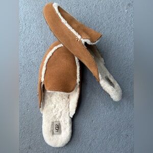 UGG Lane Suede and Shearling Slippers- size 9